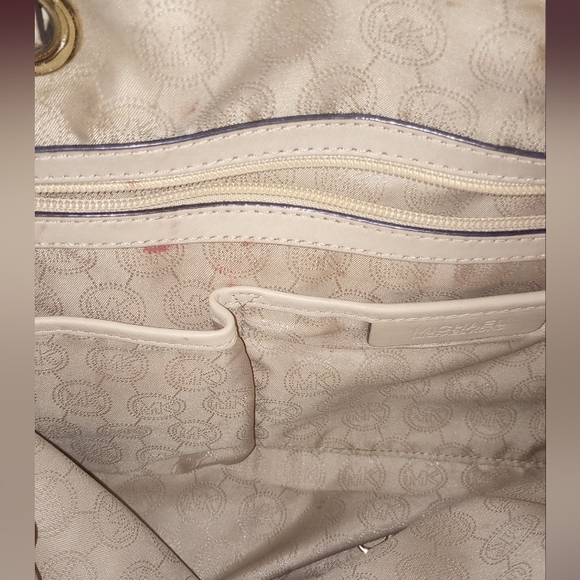 Michael Kors Jet Set Tote - Picture 3 of 10